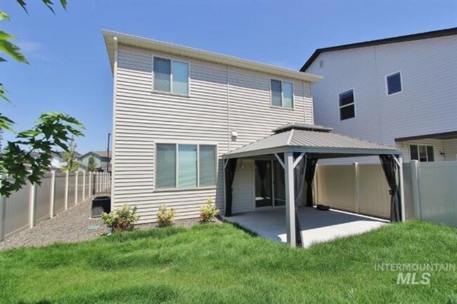 Building Photo - Gorgeous, Sparkling Clean Home, 15 Minutes...