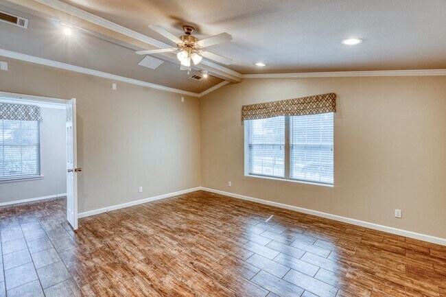 Building Photo - 826 Sandy Mountain Dr