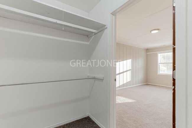 Building Photo - Charming 3 Bedroom in Raeford!