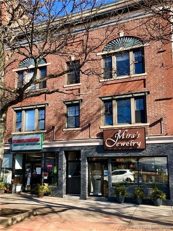 Building Photo - 480 Main St