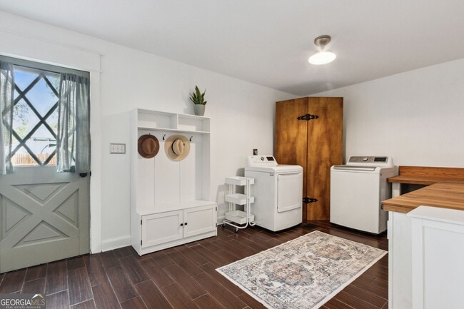 Building Photo - 208 Bishop Cir