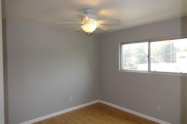 Building Photo - 8627 La Riviera Dr