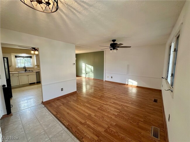 Building Photo - 6192 Jaycox Rd