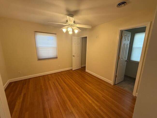 Building Photo - 300 Monticello Ln