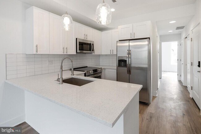 Building Photo - 2032 E Susquehanna Ave