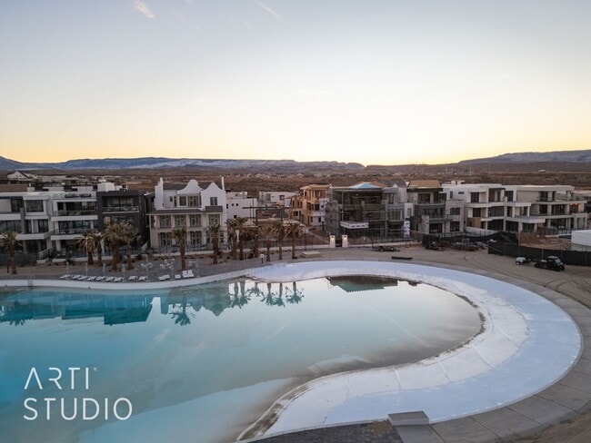 Building Photo - 3 Bedroom, 2.5 Bathroom Townhome in Auburn...