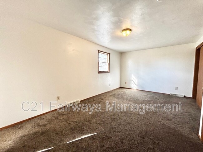 Building Photo - 616 Sandy Hill Rd