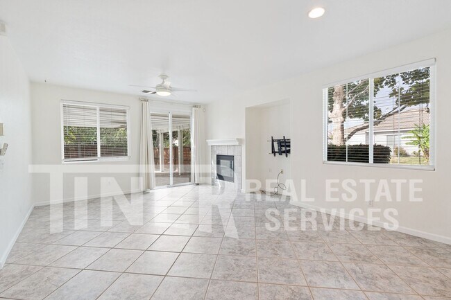Building Photo - 1580 Charm Way
