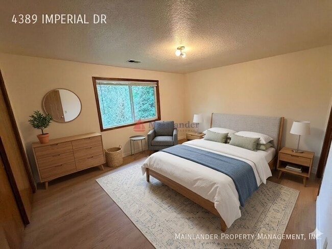 Building Photo - Brand New Flooring and Paint Upper Level Duplex