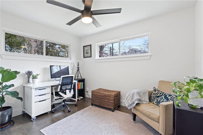 Building Photo - 4908 Rowena Ave