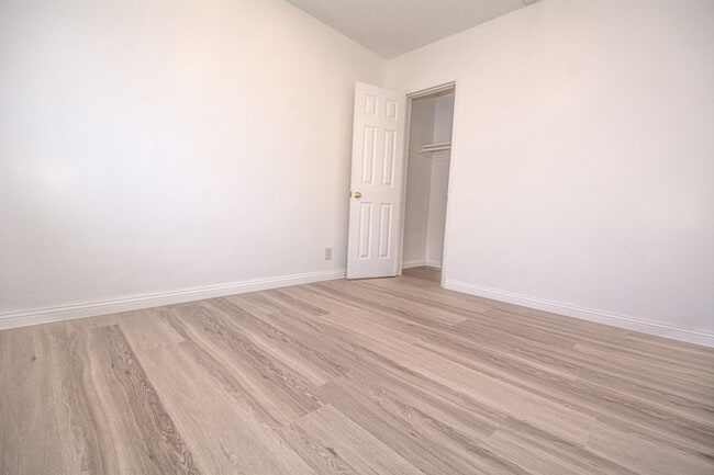 Building Photo - 306 N Azusa Ave