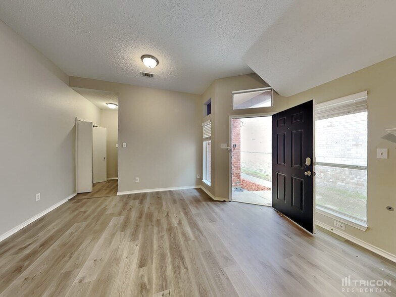 Building Photo - 5208 Wolverton Ct