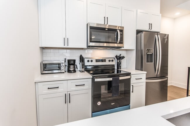 Building Photo - 2435 Master St