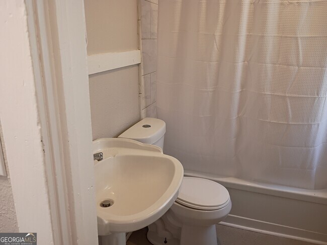 Building Photo - 11 Hester Dr