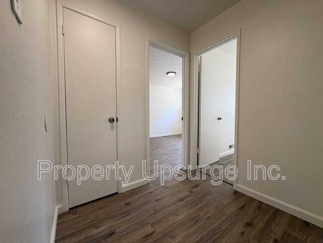 Building Photo - 623 W 16th St