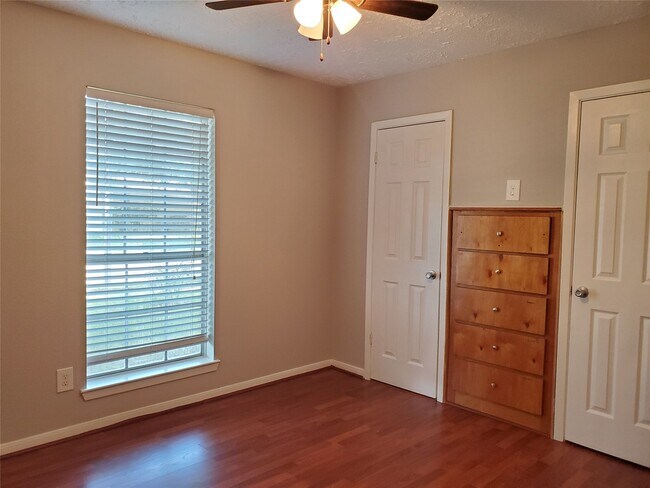 Building Photo - 16315 Thistleglen Dr