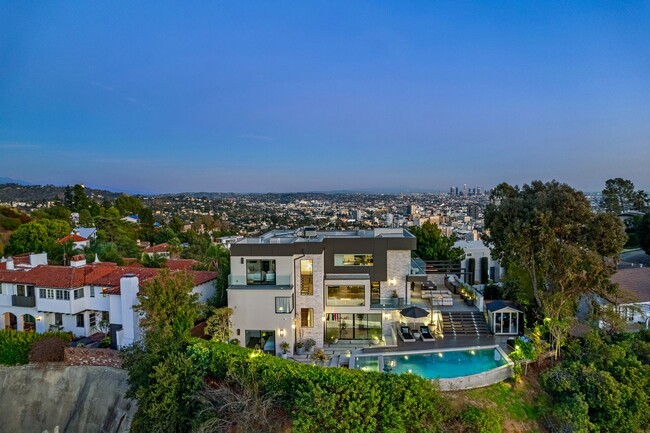 Building Photo - Prestigious Hollywood Hills Home for Rent