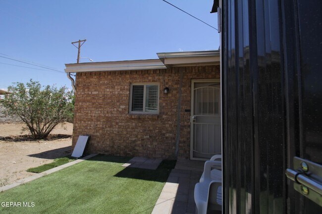 Building Photo - 2529 Jackson Ave