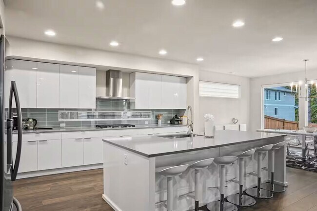 Building Photo - 4927 Amherst Way SW