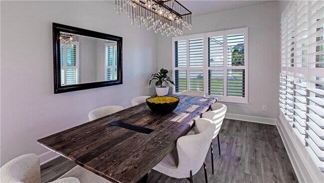Building Photo - 5687 Villa Crest Dr