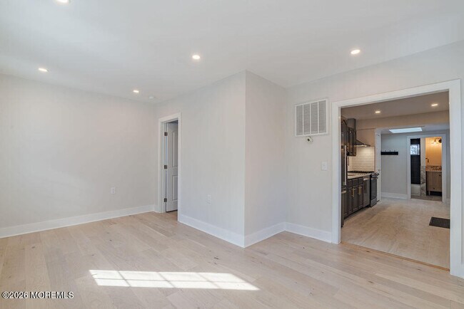 Building Photo - 94 Valley Ave