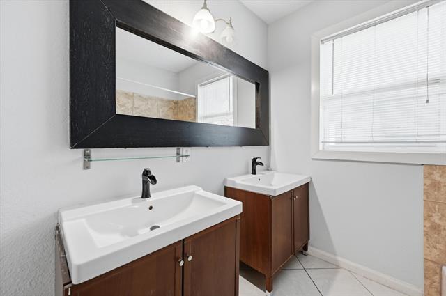 Building Photo - 843 N Clinton Ave