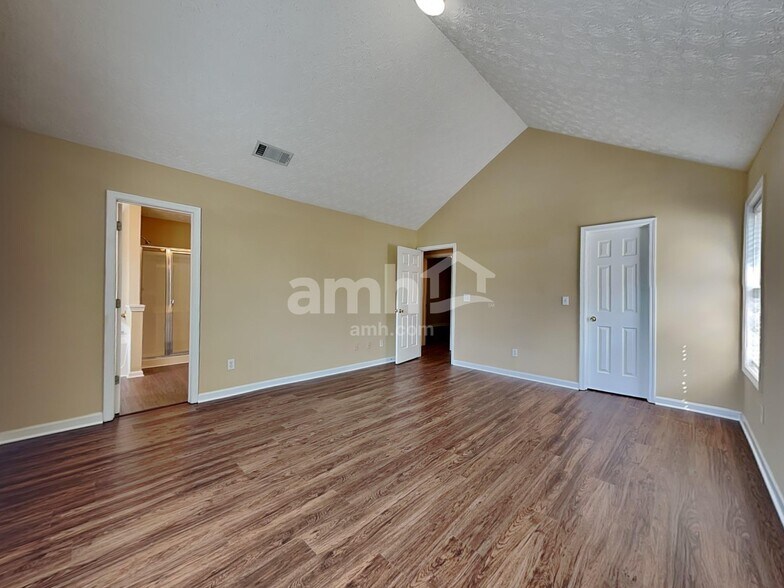 Building Photo - 1305 Carlysle Park Dr