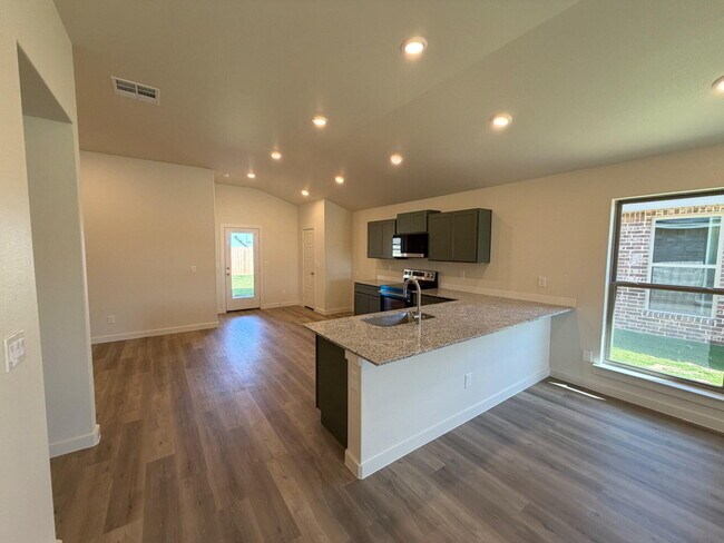 Building Photo - 2407 Helena Ave