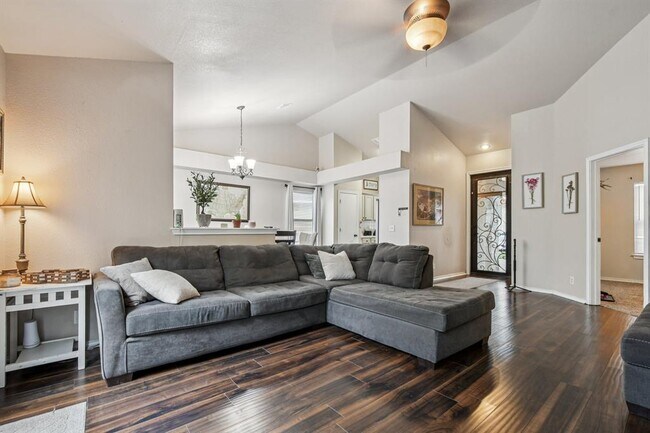 Building Photo - 3308 Ross Cove