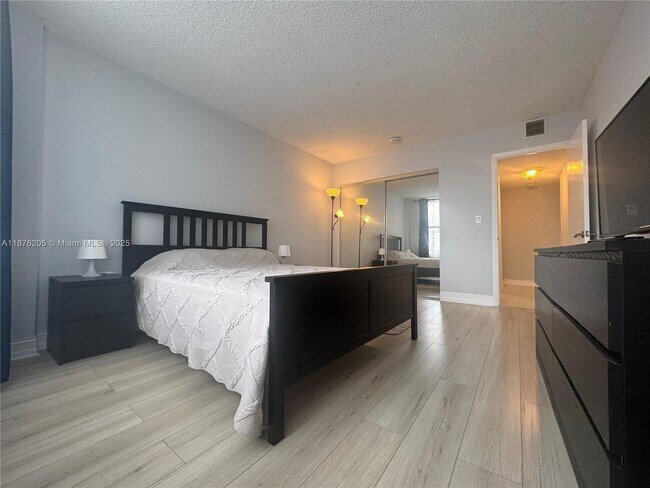 Building Photo - 3800 S Ocean Dr
