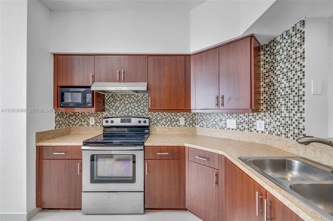 Building Photo - 3125 NE 184th St