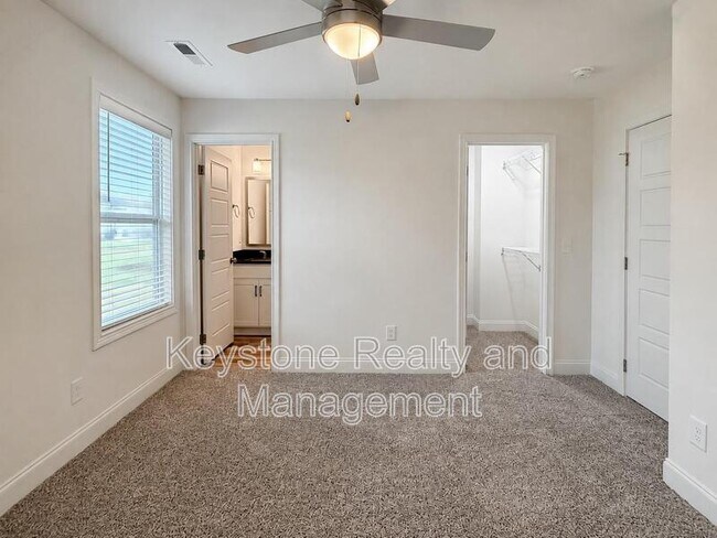 Building Photo - 919 Martin St