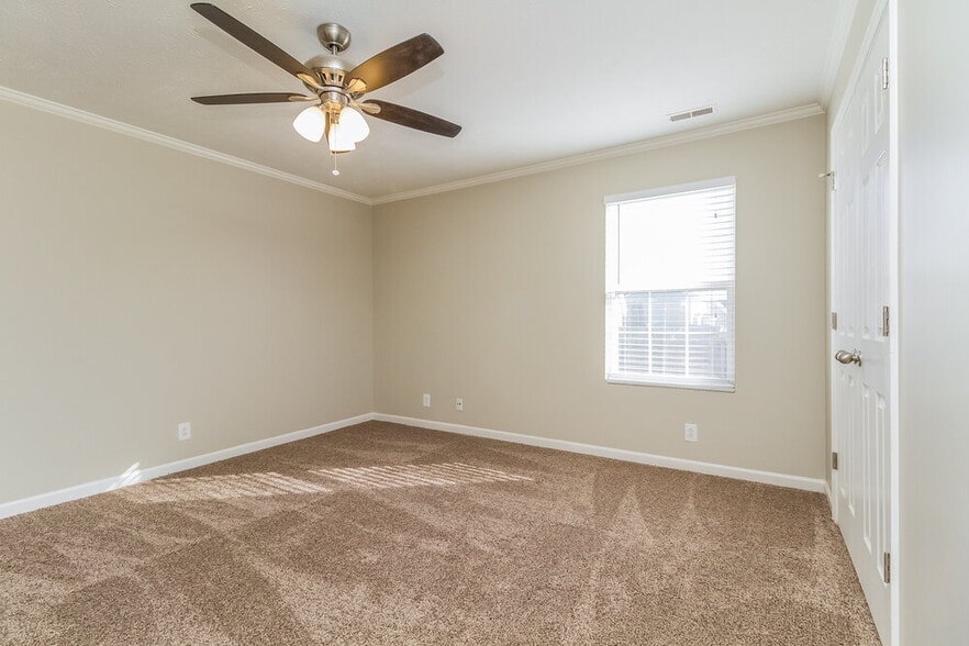Building Photo - 1449 Westview Dr