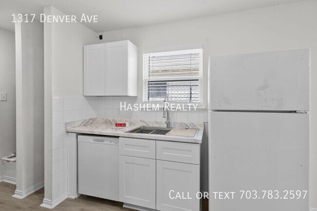Building Photo - 1317 Denver Ave
