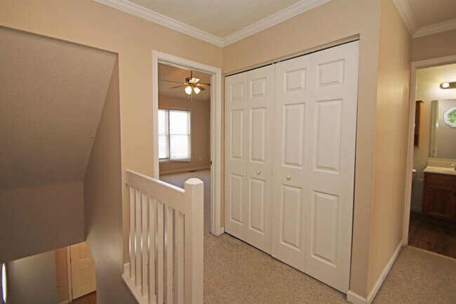 Building Photo - 760 Camelot Ln