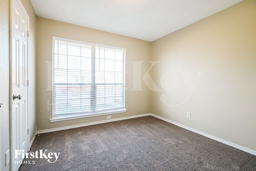 Building Photo - 2620 Buck Dr