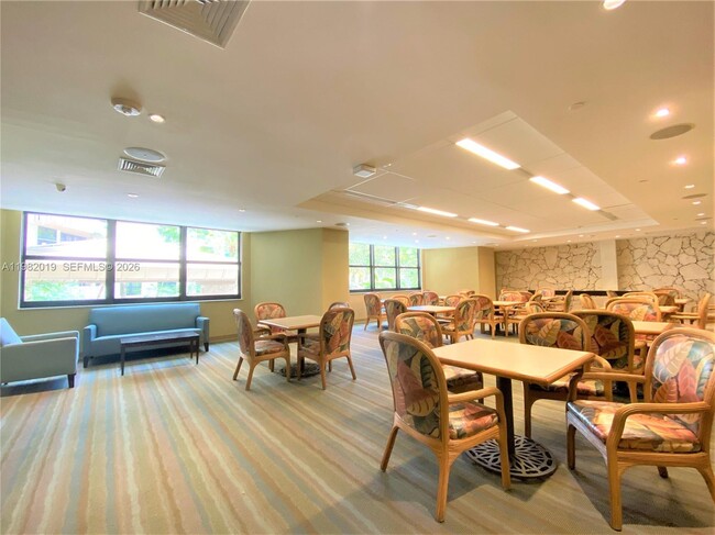 Building Photo - 1121 Crandon Blvd