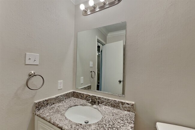 Building Photo - 15506 Swan Creek Dr
