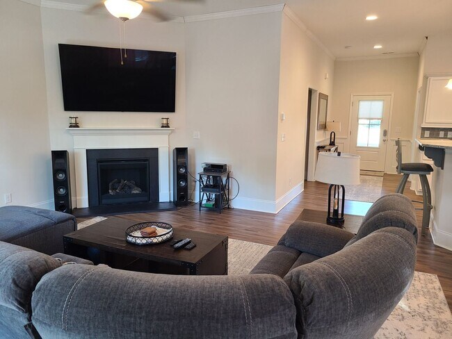 Building Photo - 3 Bedroom 2 bath home - The Landing at Mil...