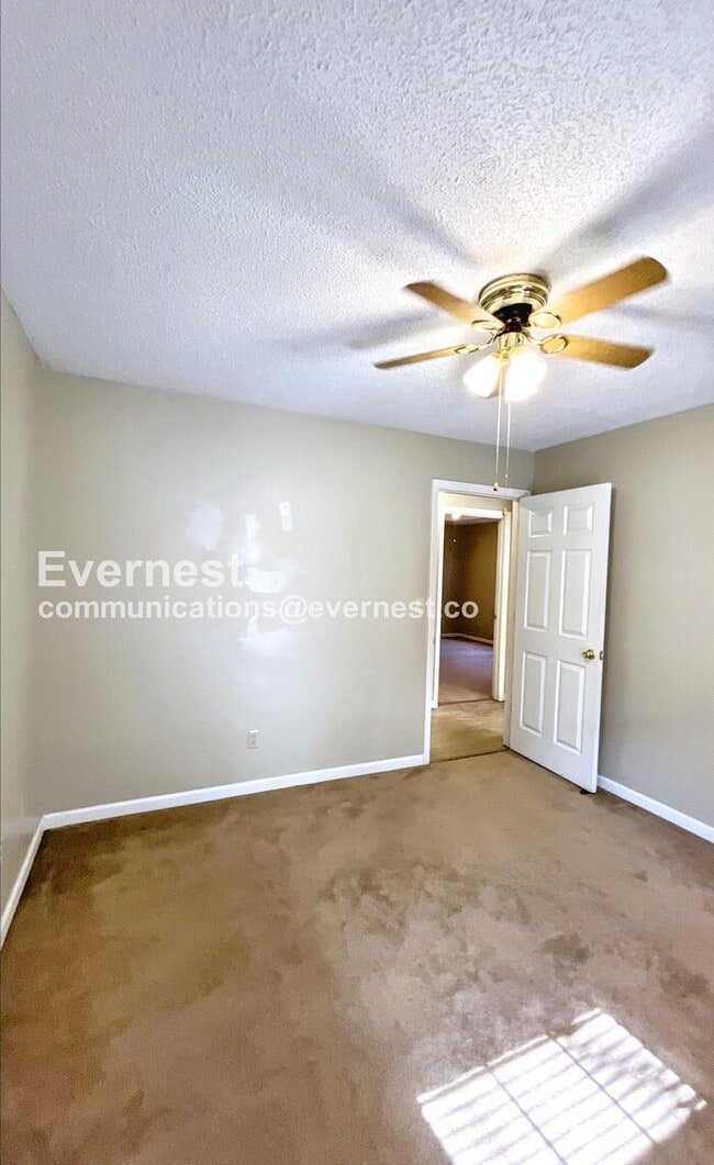 Building Photo - 4911 Hunter Village Dr