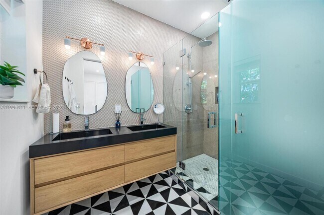 Building Photo - 696 NE 67th St