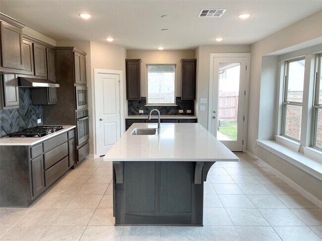 Building Photo - 4927 Shore Arbor Ln