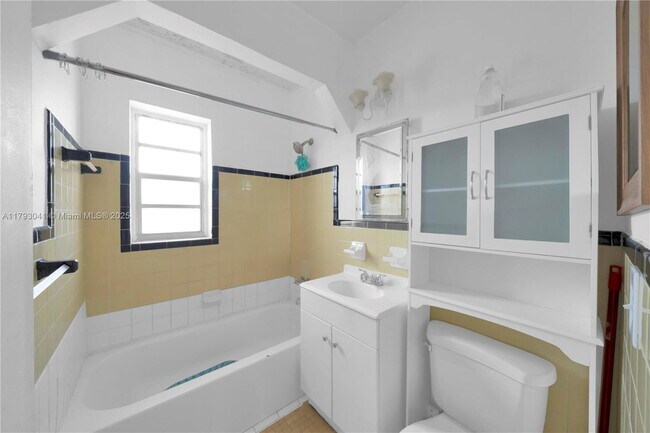 Building Photo - 3401 SW 10th St