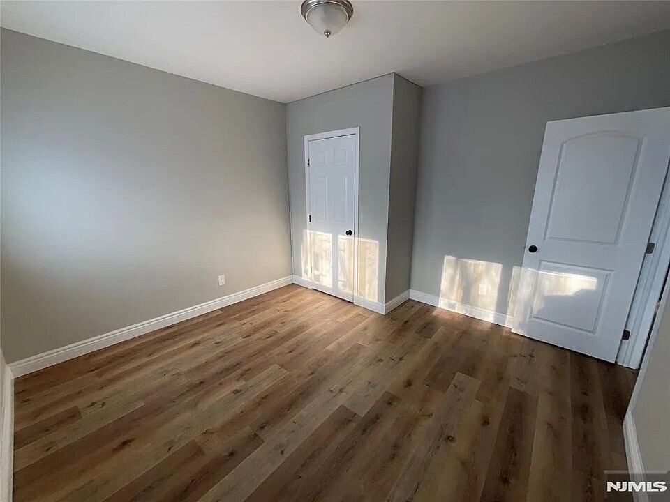 Building Photo - 200 Forest Ave