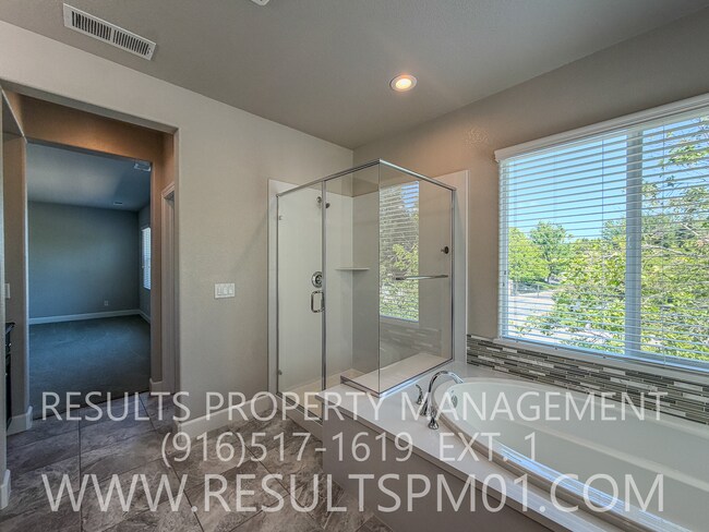 Building Photo - Beautiful Spacious El Dorado Hills Home in gated community