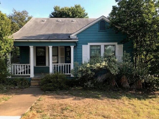 Primary Photo - PRELEASING FOR EARLY SEPT! Charming 3 Bed ...