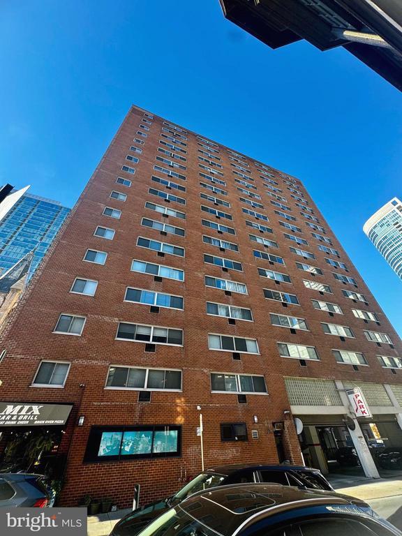 Building Photo - 2101-17 Chestnut St