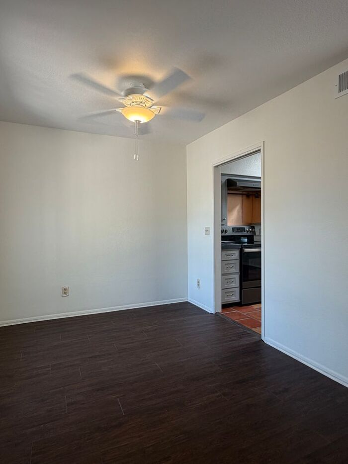Building Photo - 5213 N Tigua Dr