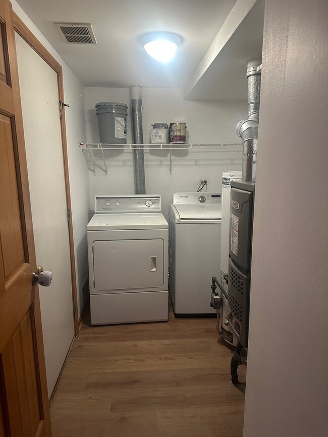 Building Photo - 1942 Heron Ave