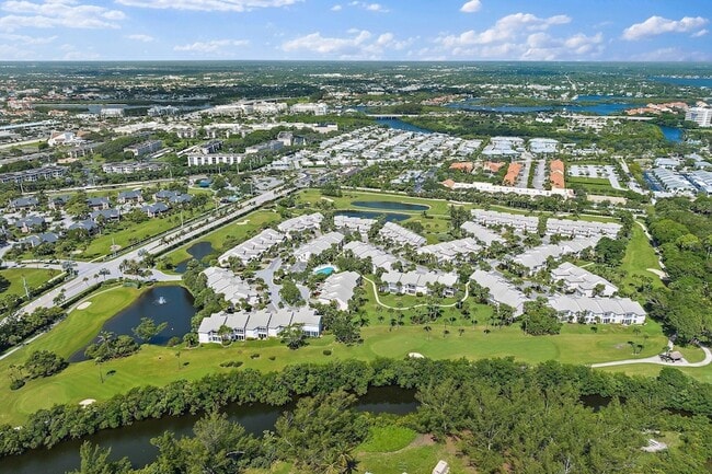 Building Photo - 2905 Fairway Dr N